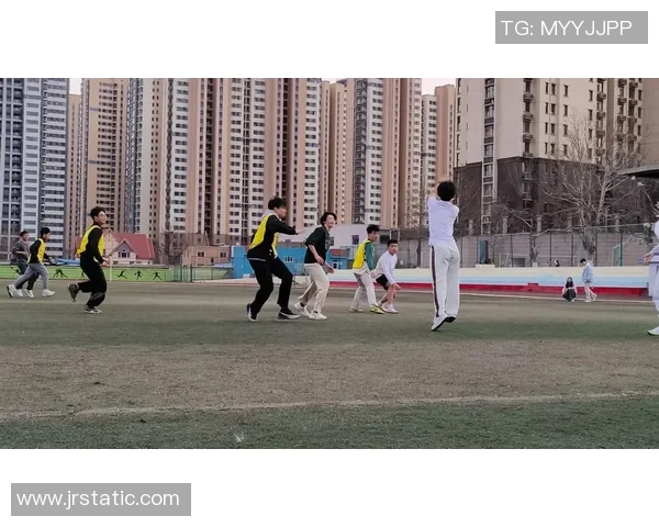 飞盘热潮来袭:深入武汉飞盘队的训练与比赛背后的故事 飞盘热潮来袭:深入武汉飞盘队的训练与比赛背后的故事