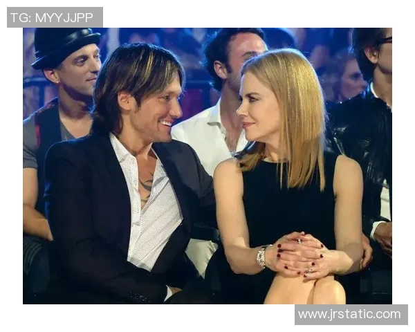 罗西与足球明星亲密合影展现友谊与激情的瞬间 罗西与足球明星亲密合影展现友谊与激情的瞬间