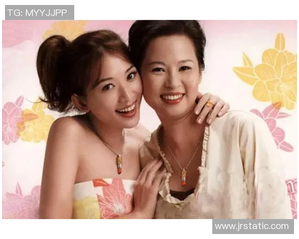 足球明星与妻女温馨合影展现家庭幸福生活瞬间 足球明星与妻女温馨合影展现家庭幸福生活瞬间