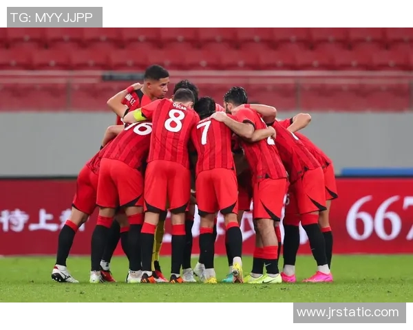 足球明星场上冲突引发热议球迷与媒体共同关注运动员情绪管理问题