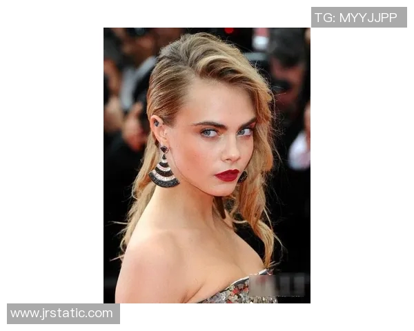 足球明星鸡冠发型女的时尚魅力与个性风格解析 足球明星鸡冠发型女的时尚魅力与个性风格解析